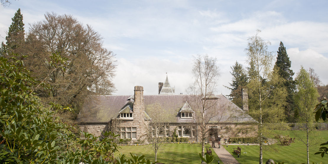Scottish Spring Wedding GLen Tanar